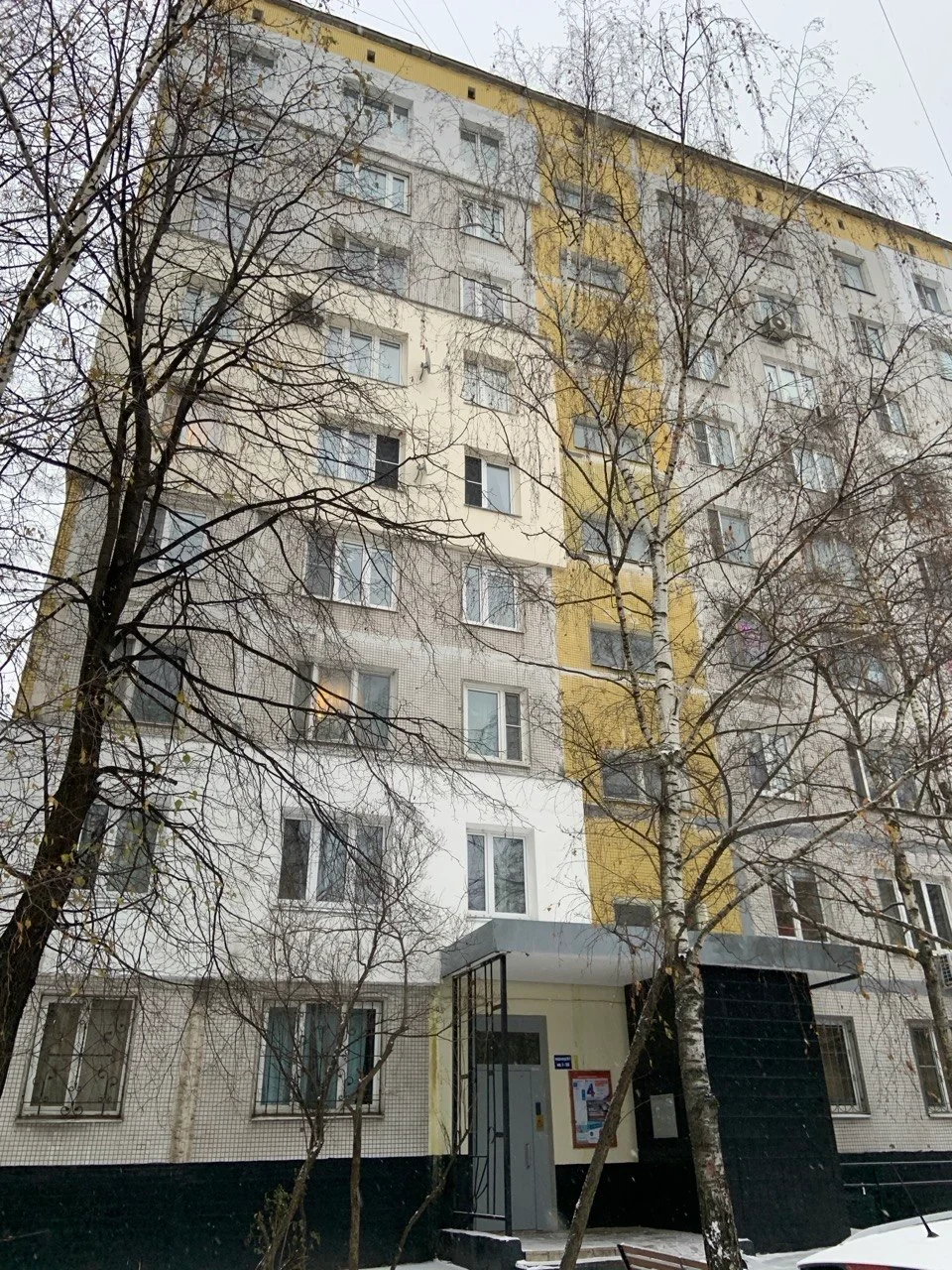 Многоквартирный дом с утеплёнными участками фасада